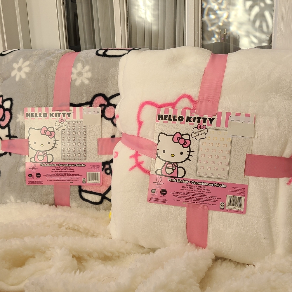 Hello Kitty Plush Blanket Set 💕